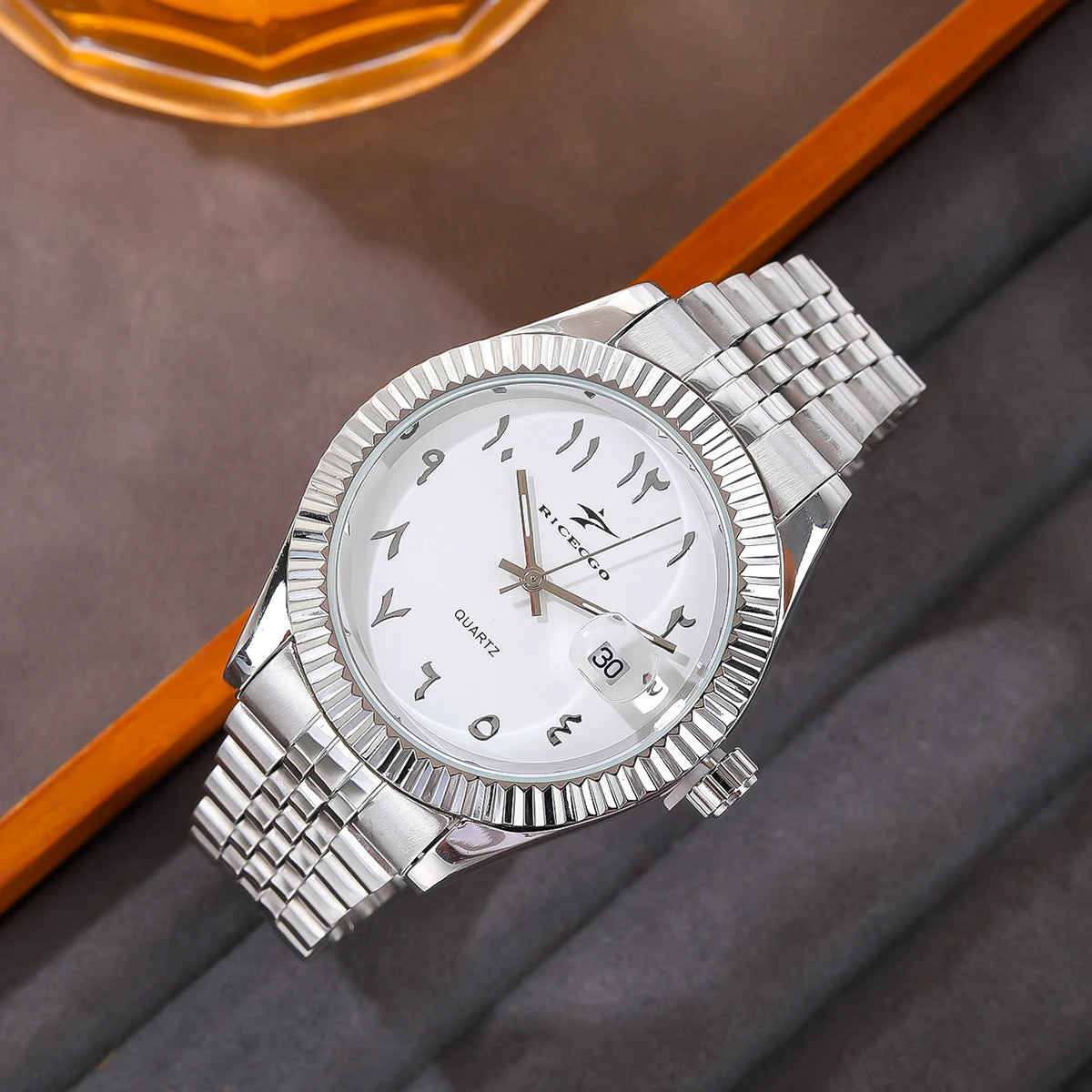 Luxeuria Luxe Men’s Calendar Stainless Steel Watch