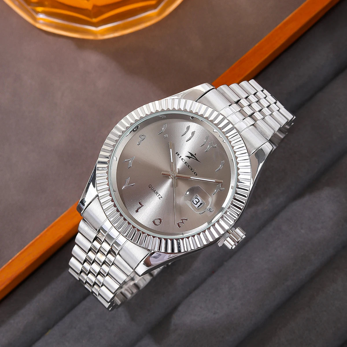Luxeuria Luxe Men’s Calendar Stainless Steel Watch