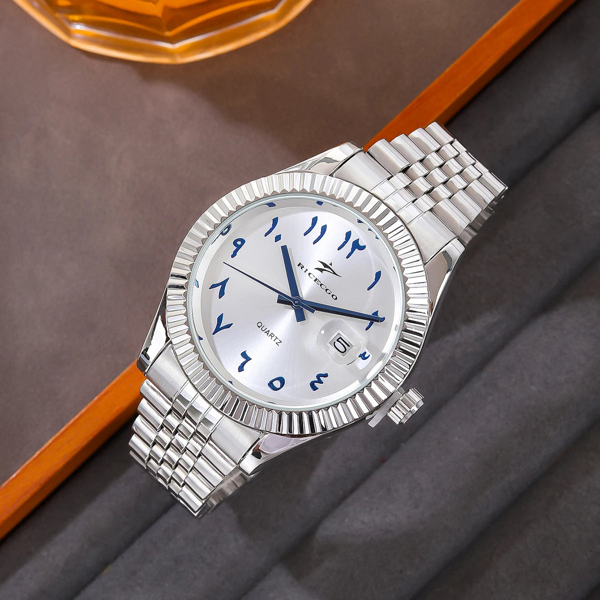 Luxeuria Luxe Men’s Calendar Stainless Steel Watch